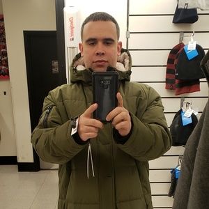 Meet your Posher, Carlos